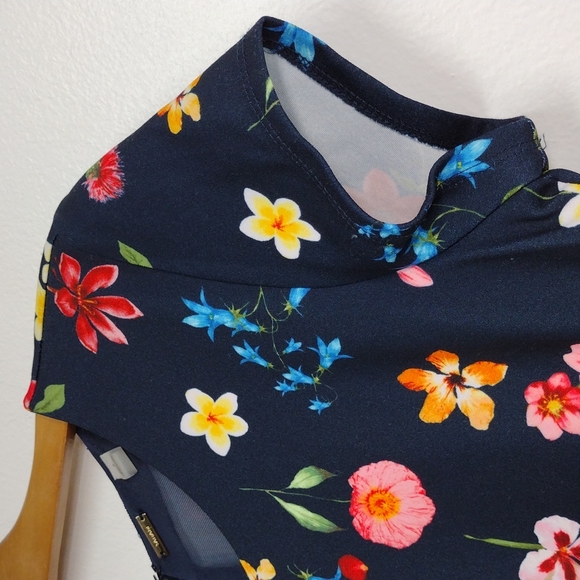 Tahari Size 6 Floral Floral Stretch Dress - Picture 6 of 11